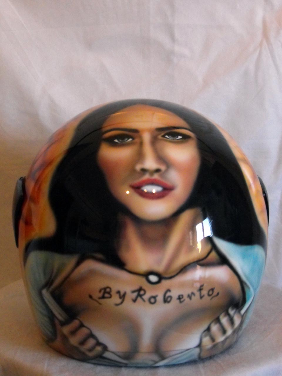 casco-Megan-Fox-2.jpg